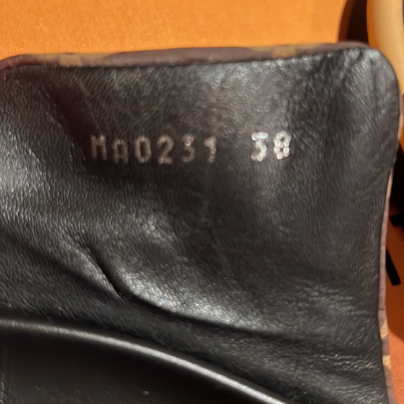 Louis Vuitton Pillow Slide - Picture 9 of 14